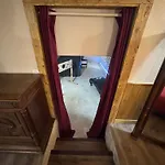L'alcove Secrete Medievale Avec * Cusset