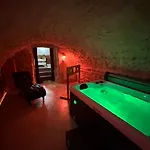 L'alcove Secrete Medievale Avec *